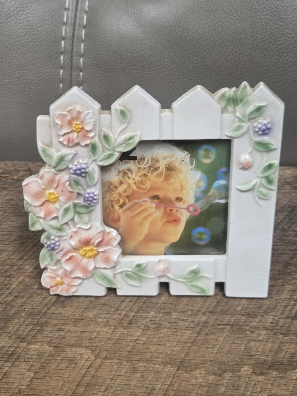 Vintage Fetco Ceramic Picket Fence Picture Frame 3D Pastel Floral Cottagecore 1Q